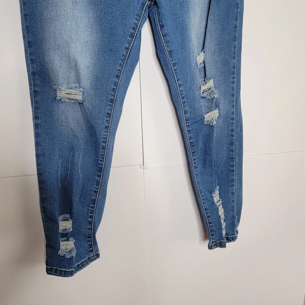 Bamboo Distressed Skinny Jeans Size 11/12 Medium Wash